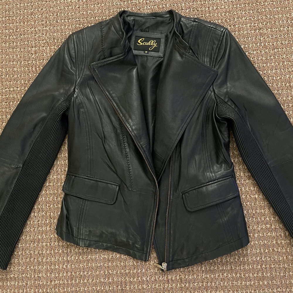 Women's fitted Black Leather Jacket Size Medium